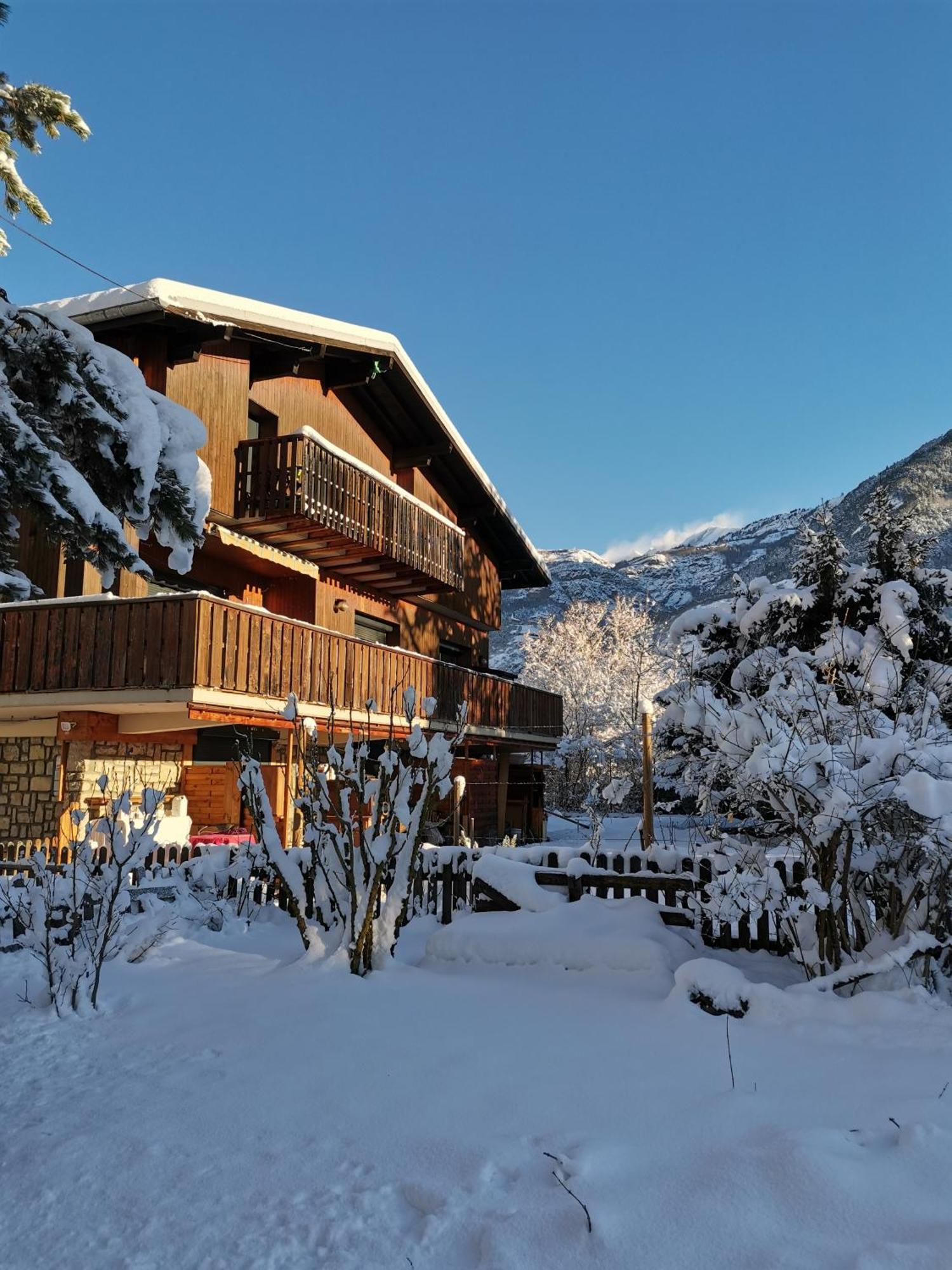 Chalet La Cachette Cyclists & Skiers Le Bourg-dʼOisans Eksteriør bilde