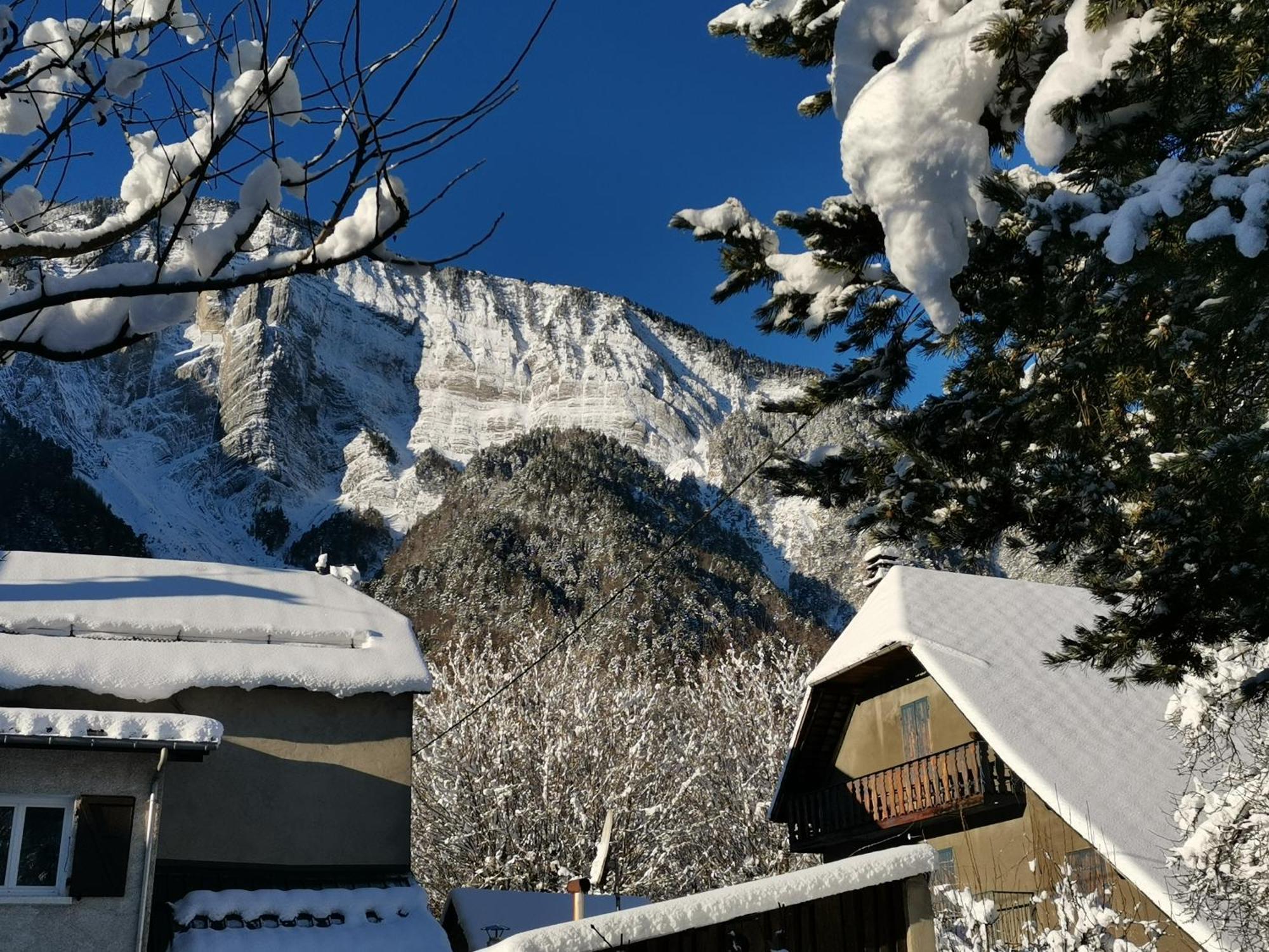 Chalet La Cachette Cyclists & Skiers Le Bourg-dʼOisans Eksteriør bilde